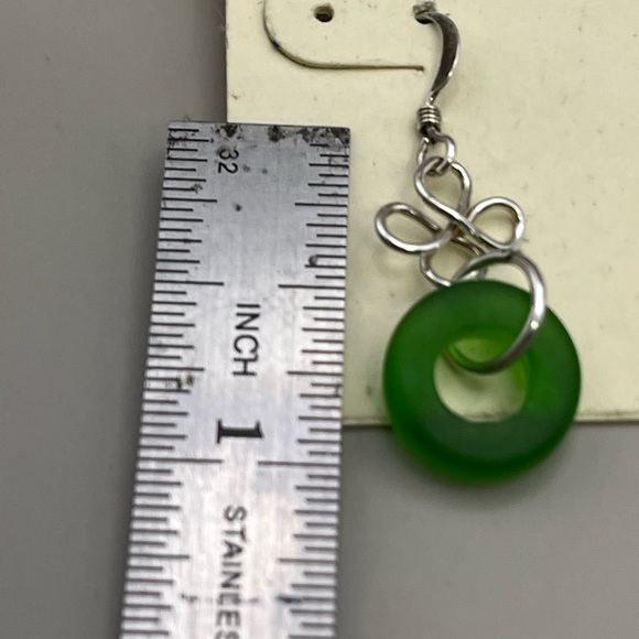 Elegant Green Sterling Silver Earrings - Picture 3 of 3